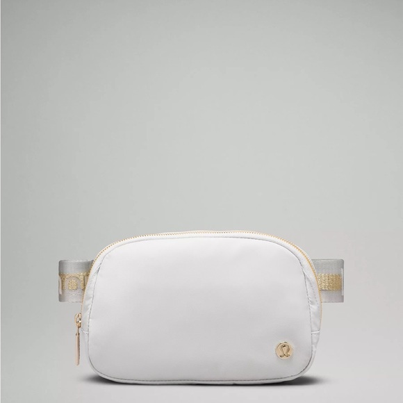 lululemon athletica Handbags - Lululemon Everywhere Belt Bag VPOR/GOLD/WHT